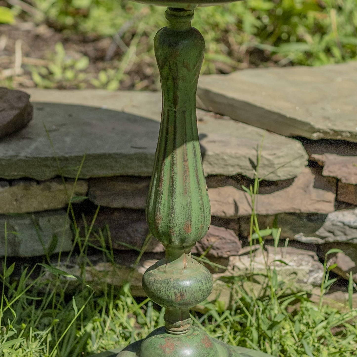 Zaer Ltd. Ornate Metal Pedestal Style Birdbath with Cast Iron Birds on Rim Full Base (Green)