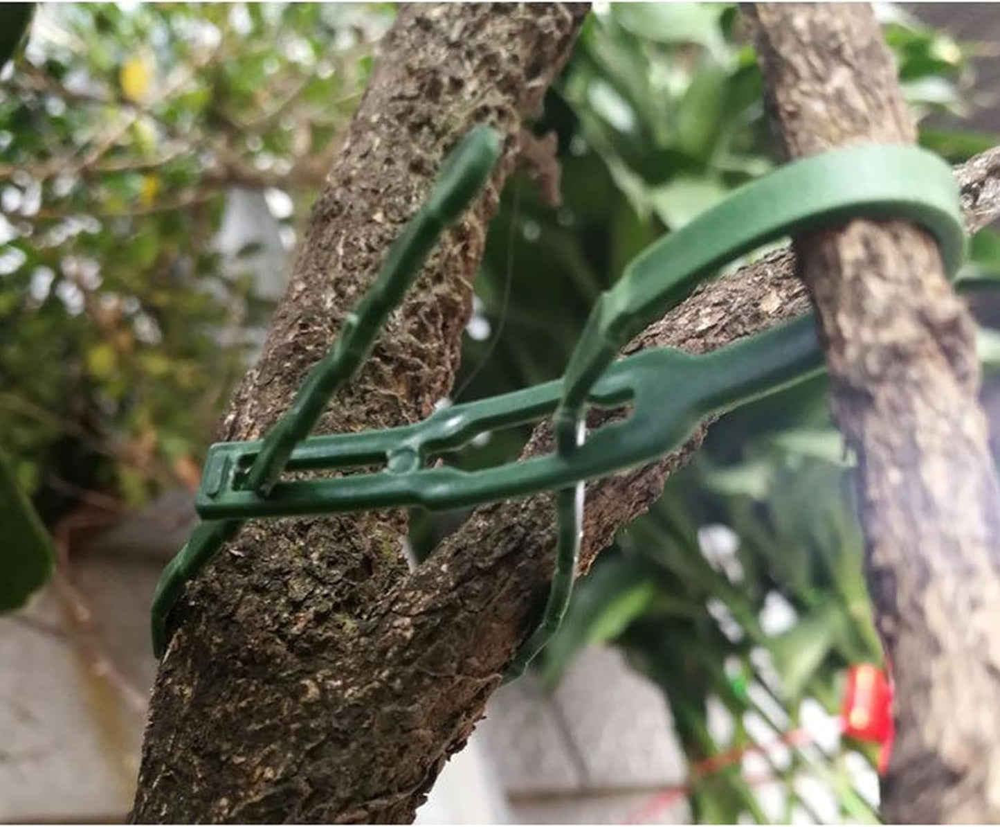 300 PCS Adjustable Plant Ties Flexible Garden Plant Ties, Green Multi-Function Sturdy Garden Plant Twist Tie Plastic Garden Ties Plant Support Tree Shrub, Office Home Cable Organization (13 & 23 CM)