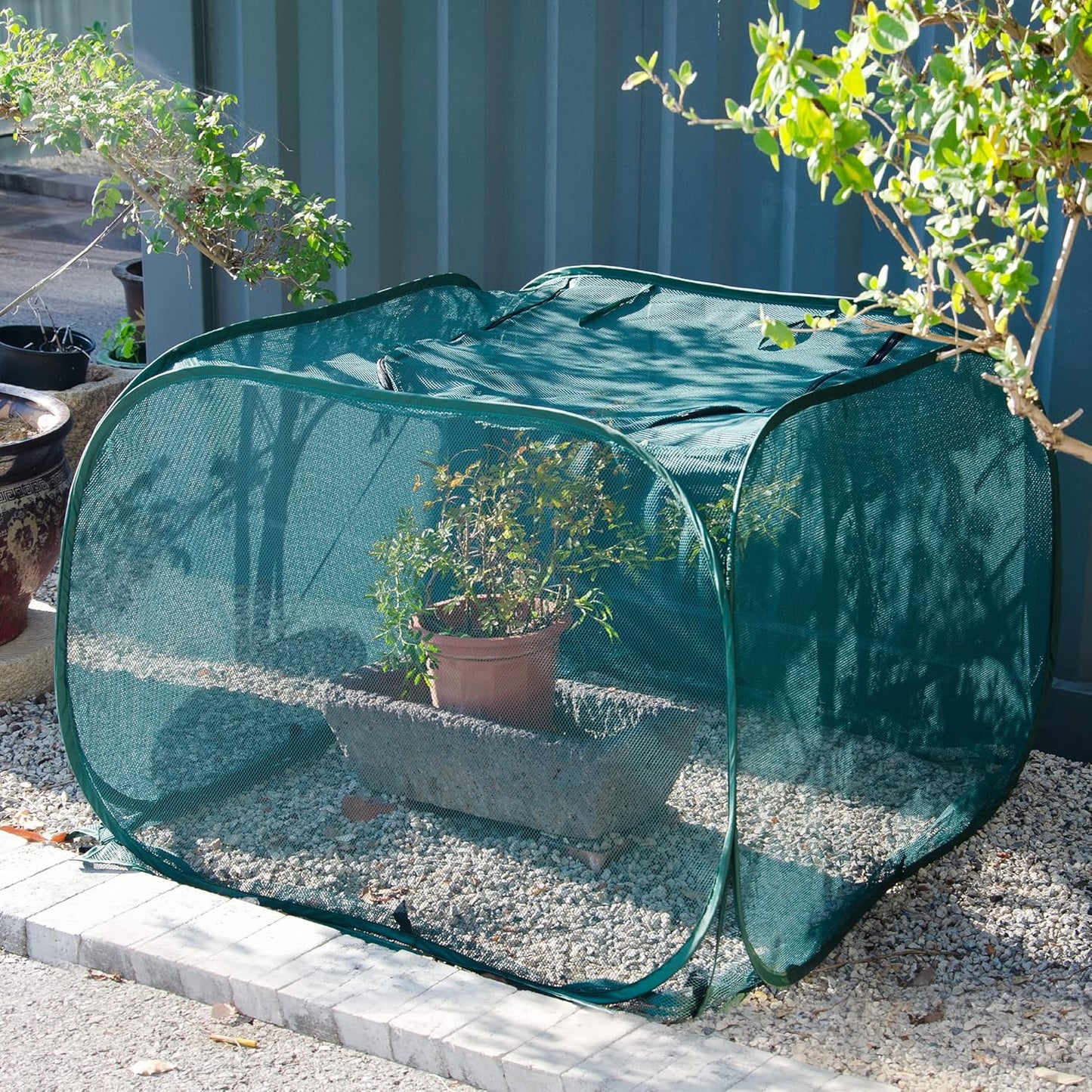 Pop Up Mesh Plant Cover, Plant Protector for Raised Garden & Flower Bed, Net Cage Plant Guard for Fruits, Vegetables, Seedlings and Herbs, 8 Ground Stakes for Fixing.