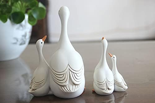 Lifelike Mother Duck and Ducklings Resin Statue for Patio Yard Decoration - Durable and Hand-Drawn Sculpture (Small Size (10cm x 6cm))