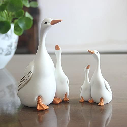 Lifelike Mother Duck and Ducklings Resin Statue for Patio Yard Decoration - Durable and Hand-Drawn Sculpture (Small & Large Bundle Set)