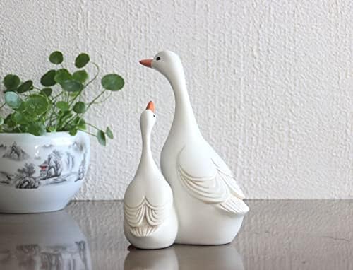 Lifelike Mother Duck and Ducklings Resin Statue for Patio Yard Decoration - Durable and Hand-Drawn Sculpture (Small Size (10cm x 6cm))