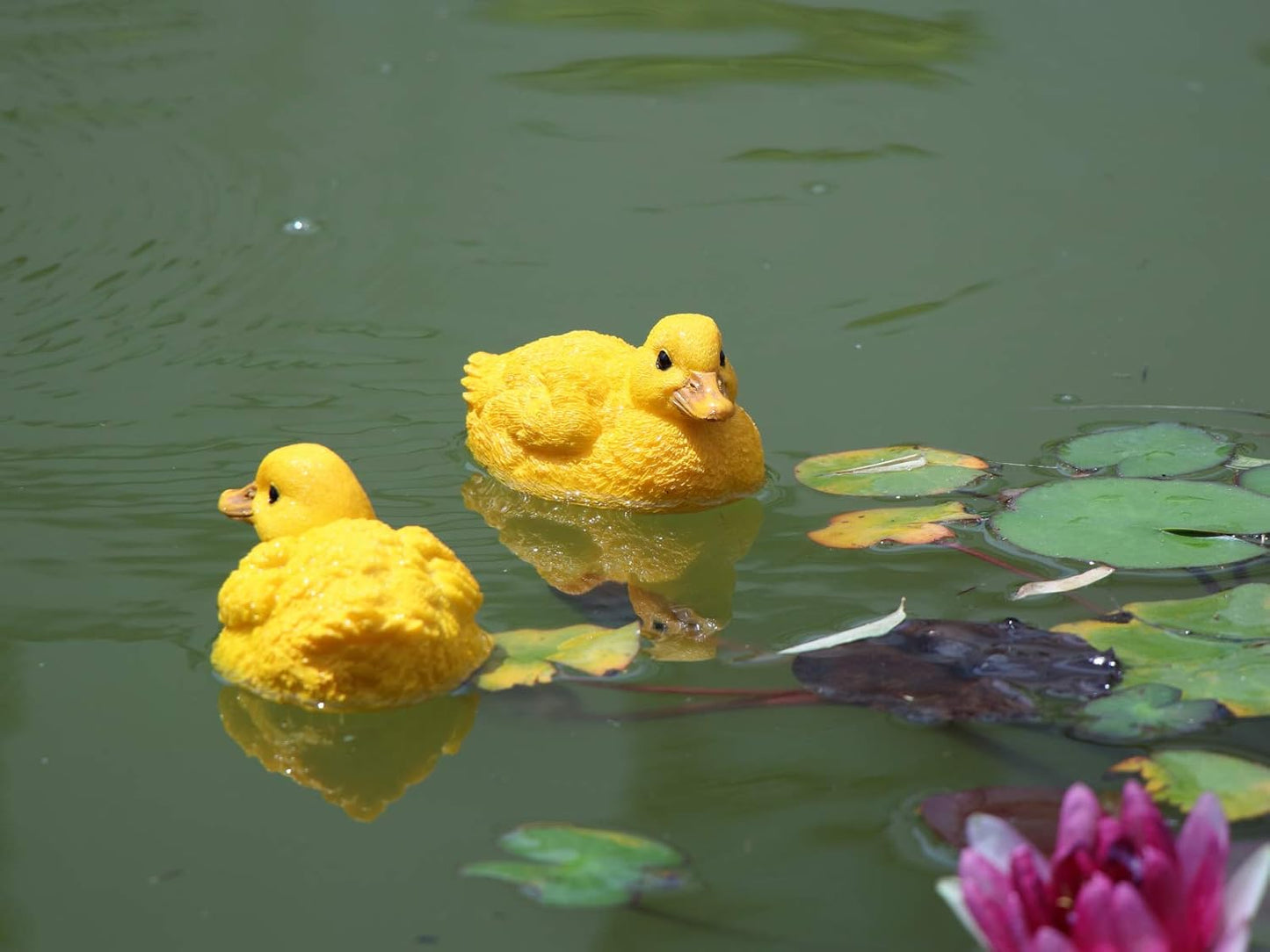 Floating Resin Duck Figurine Pond Décor Garden Lawn Patio Outdoor Statue Yellow (Set of 2)