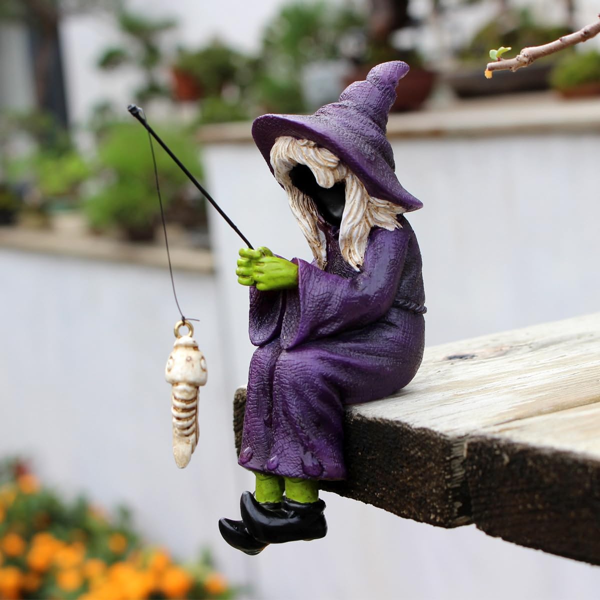 Fishing Witch Statue Funny Halloween Decorations, 4.7 Inch Sitting Witch Figurine Shelf Sitter Resin Sculpture for Outdoor Garden Yard Lawn Pond Waterfalls Pool Ornaments