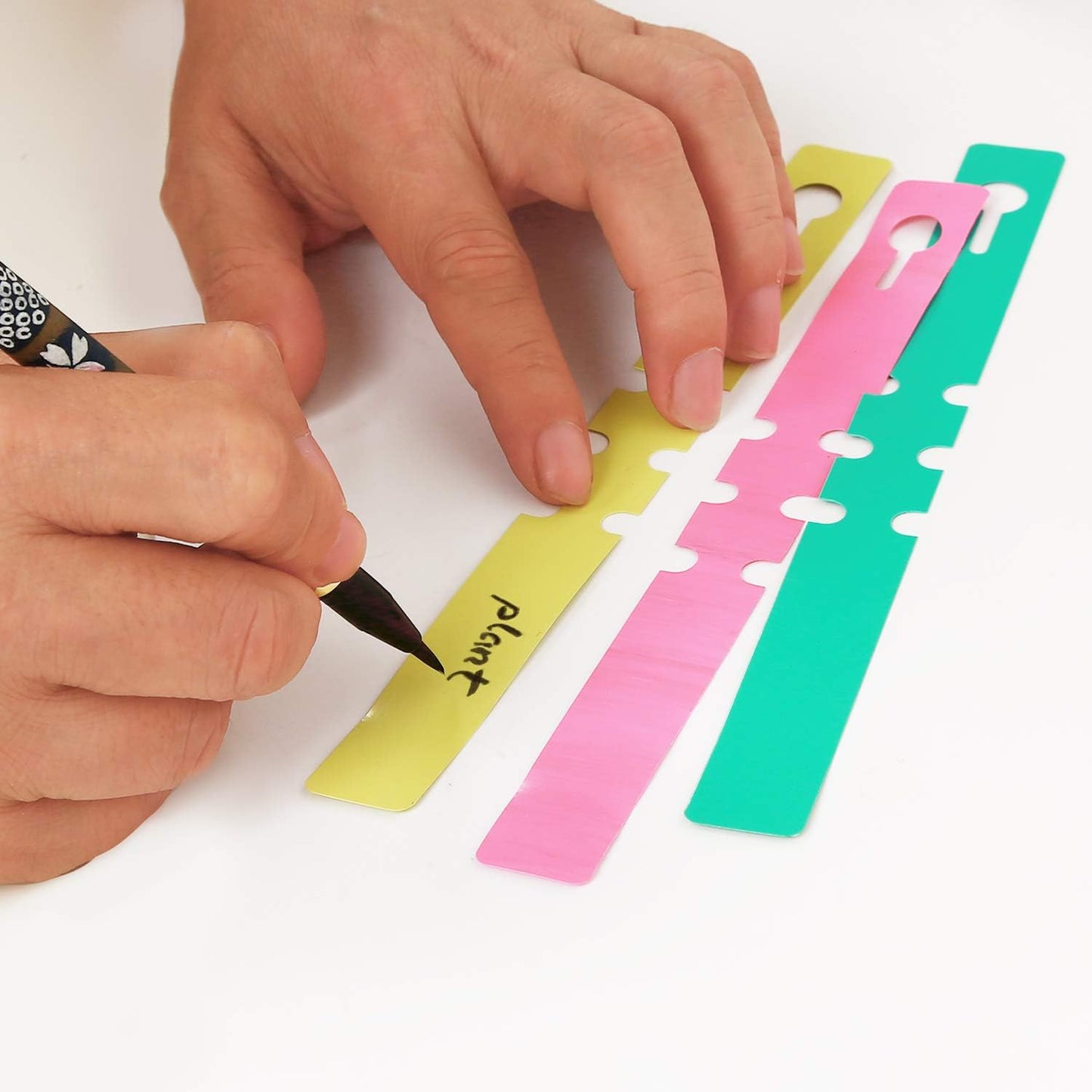 KINJOEK 1200 PCS 6 Colors Plant Labels, PVC Plant Tags for Garden Adjustable Waterproof Plant Tags