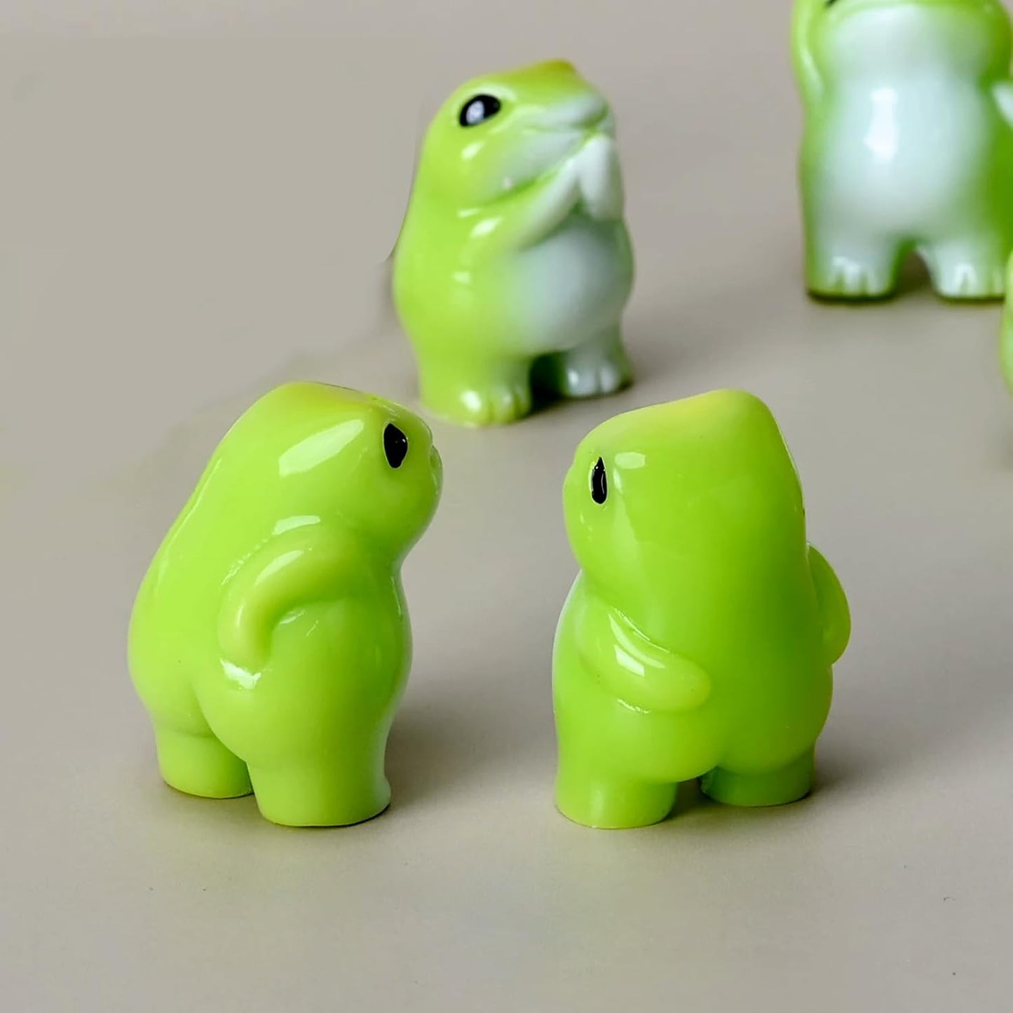Set of 6 Mini Resin Animals Frogs Figurines,Living Room Bathroom Bedroom Kitchen Office Desk Bookshelf Farmhouse Car Garden Decor Miniature Frog Statue Decoration Outdoor Bonsai Fish Tank Accessories