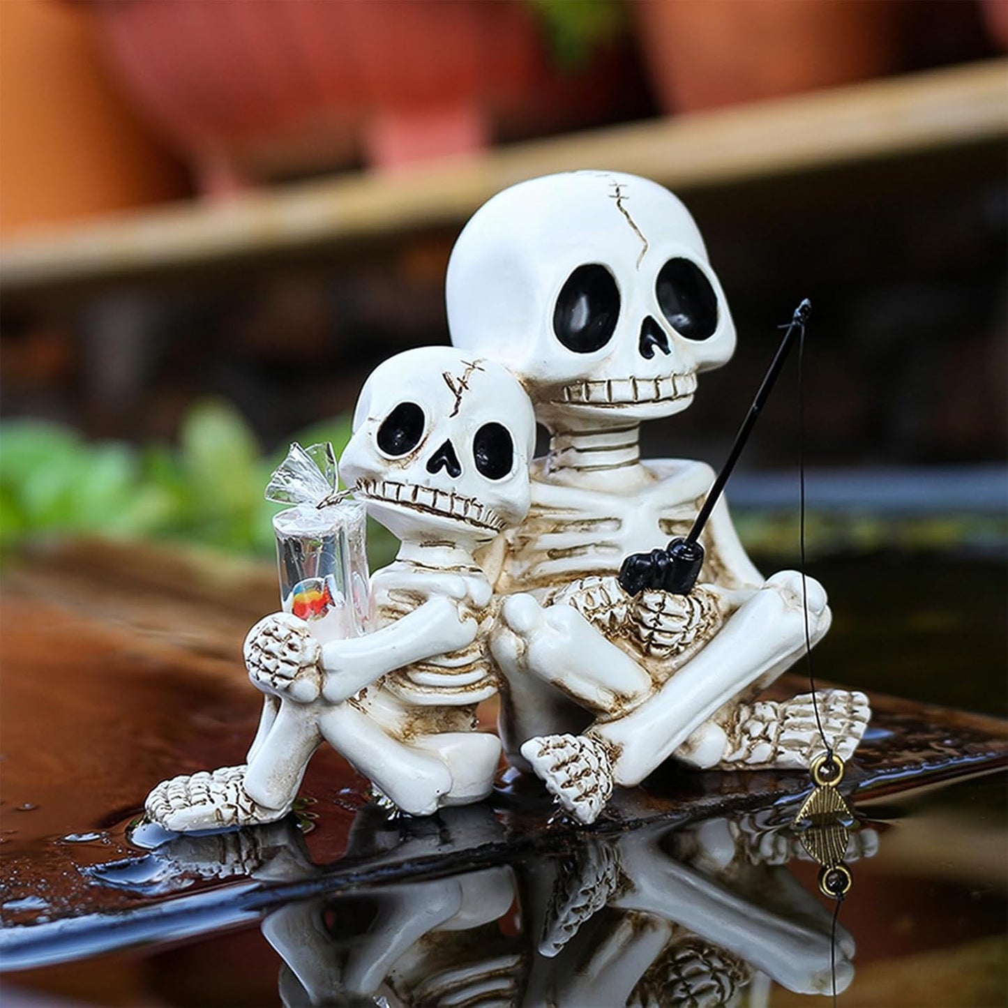 Fishing Skeleton Statue Halloween Decorations, Mini Cute Sitting Skull Figurine Shelf Sitter Resin Sculpture for Outdoor Garden Yard Lawn Pond Waterfalls Pool Ornaments