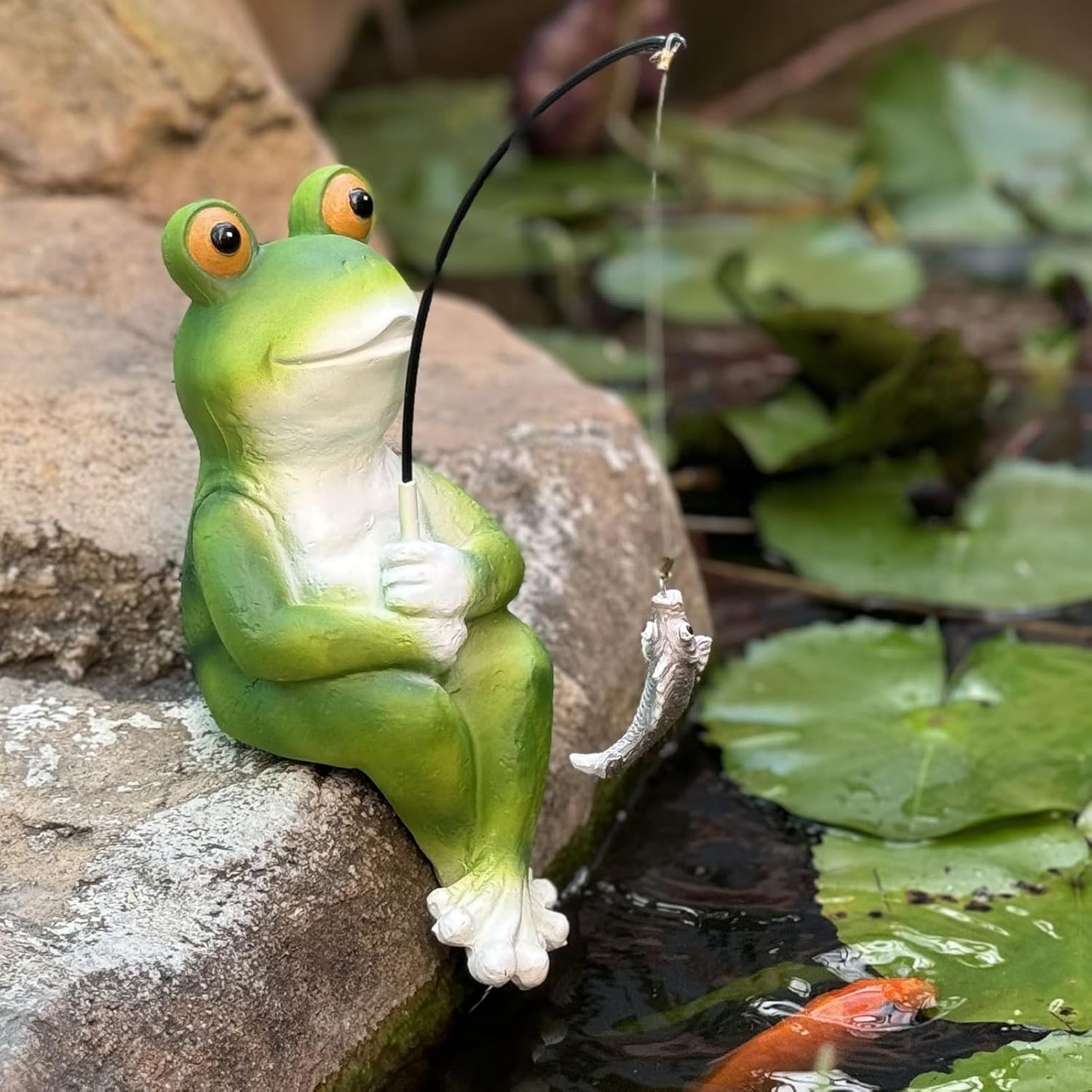 Frog Decoration for Yard Outdoor Garden Decor 9.7 Inch Tall Fishing Frog Statue for Koi Pond, Waterfalls or Poolside Ornaments, Fisher Animals Pond Decor, Gift for Mom & Women