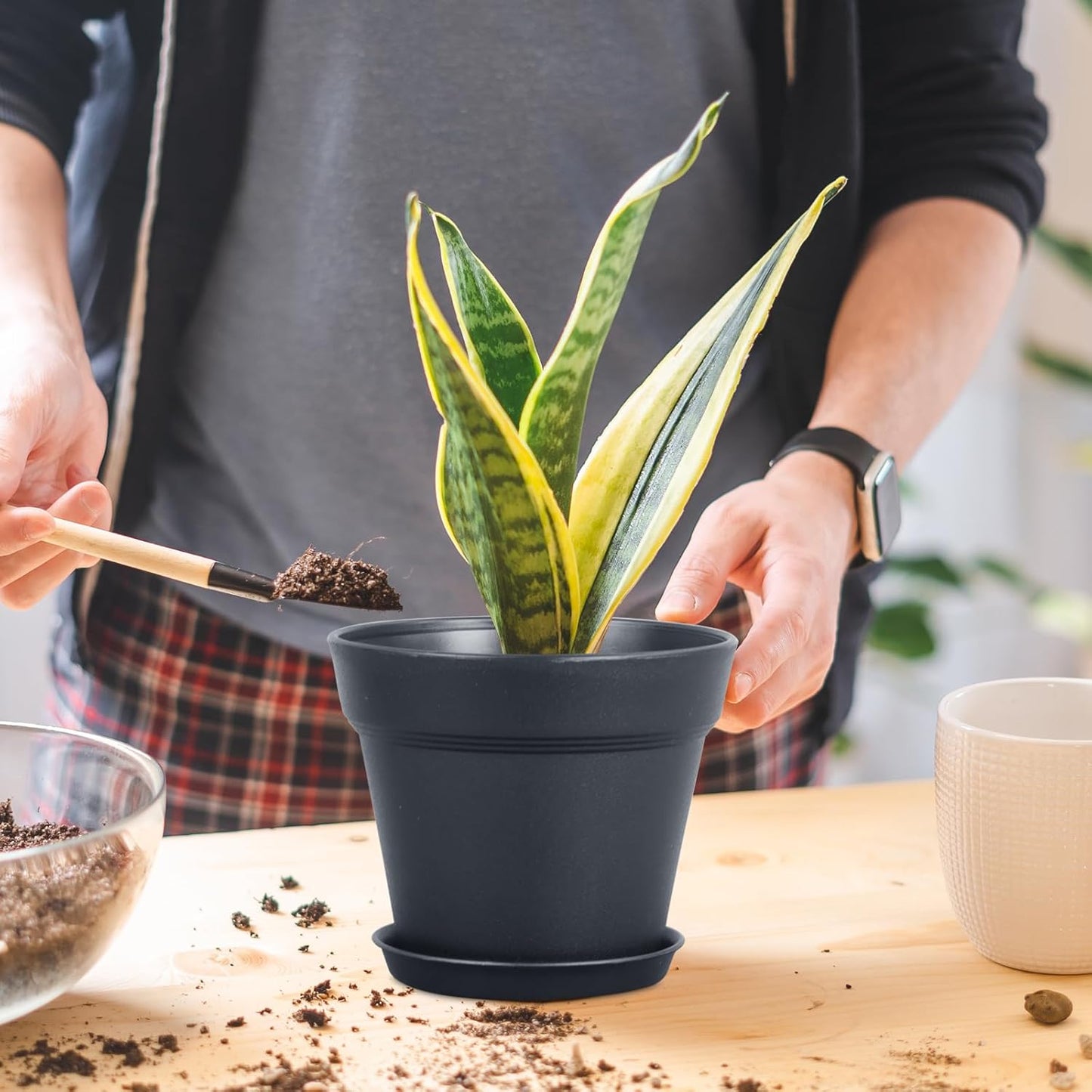 4 inch Small Plastic Nursery Pots, 16 Pack Plant Pots for Indoor Outdoor Plants, Flower Pots with Drainage Holes and Saucers, Decorative Seedling Starter Planters for House Plants, Black