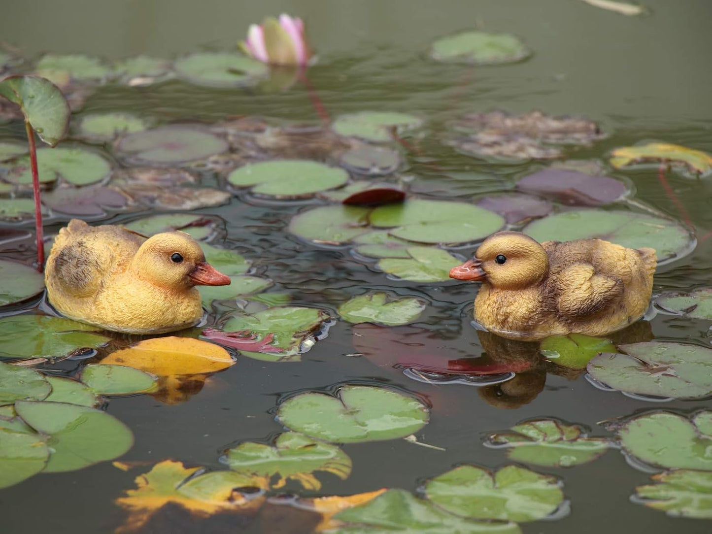 Floating Resin Duck Figurine Pond Décor Garden Lawn Patio Outdoor Statue Black Yellow (Set of 2)