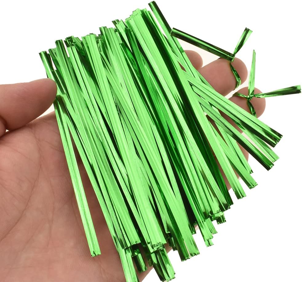 HAHIYO 300Pcs 4 inches Green Metal Twist Ties Bread Candy Coffee Bag Ties Plant Garden Twist Ties for Cellophane Treat Bags Gift Wraping Bags Plastic Bags Halloween Party Cake Present Art Crafts