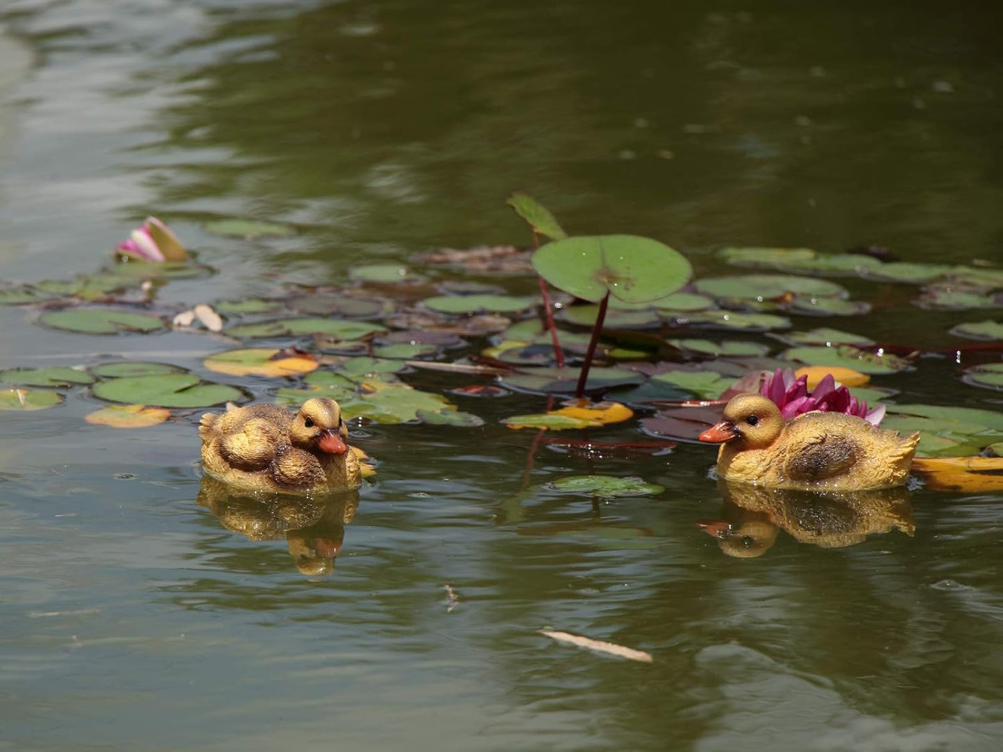 Floating Resin Duck Figurine Pond Décor Garden Lawn Patio Outdoor Statue Black Yellow (Set of 2)