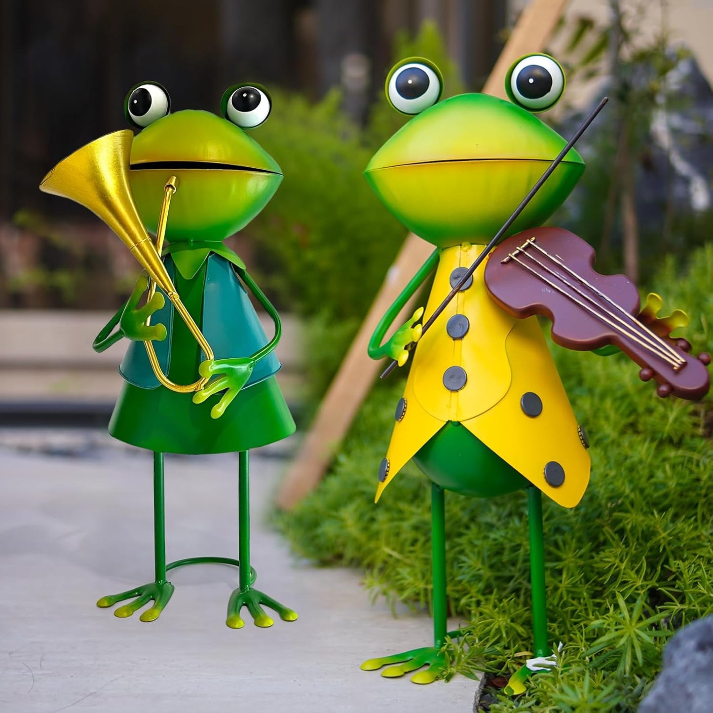HONGLAND Frog Metal Yard Art - 3D Frog Outdoor Statue - Cute Metal Figurine - Christmas Holiday Lawn Patio Yard Garden Decor Gardening Gifts for Women (Violin)