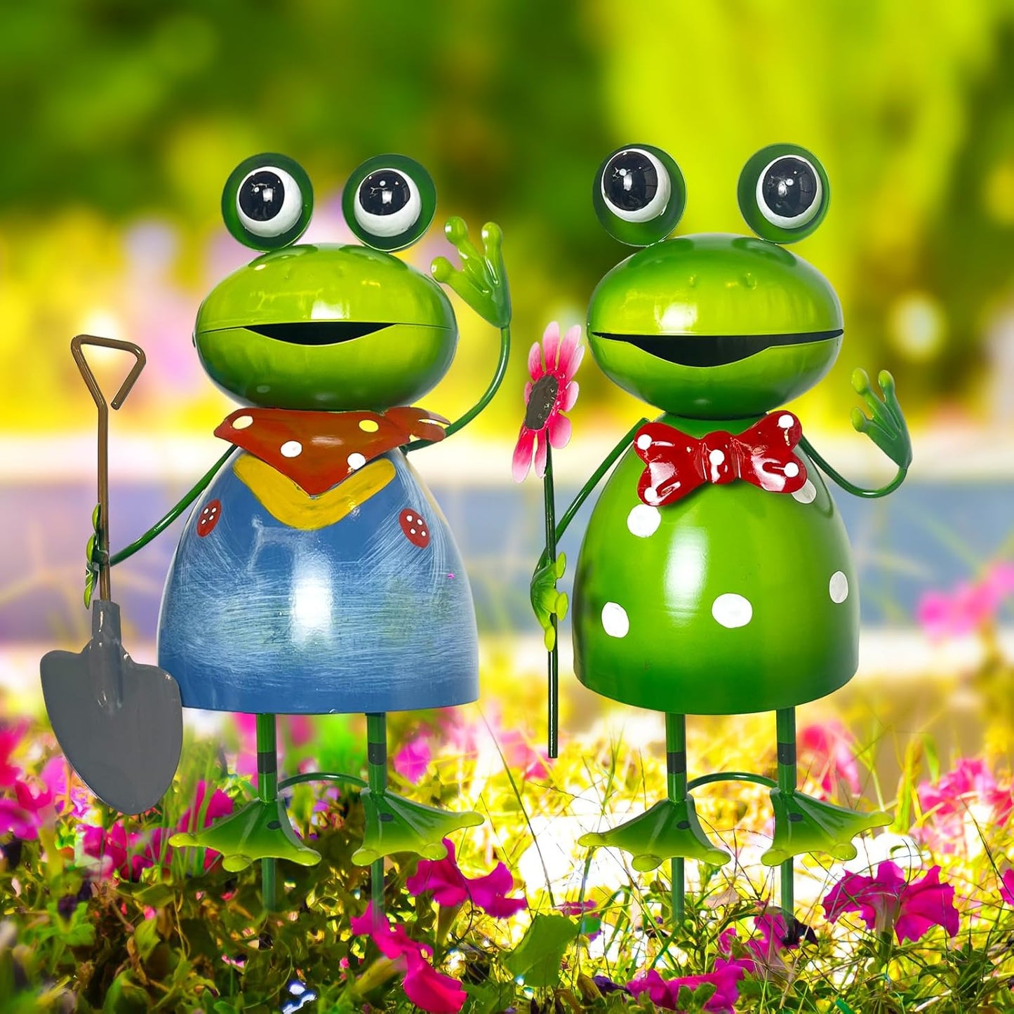 HONGLAND Metal Yard Art Garden Decor for Outside - Cute Frog Outdoor Decor - 3D Spring Frogs Figurine Garden Sculptures & Statues - Gifts for Grandma Mom - 2 Pcs