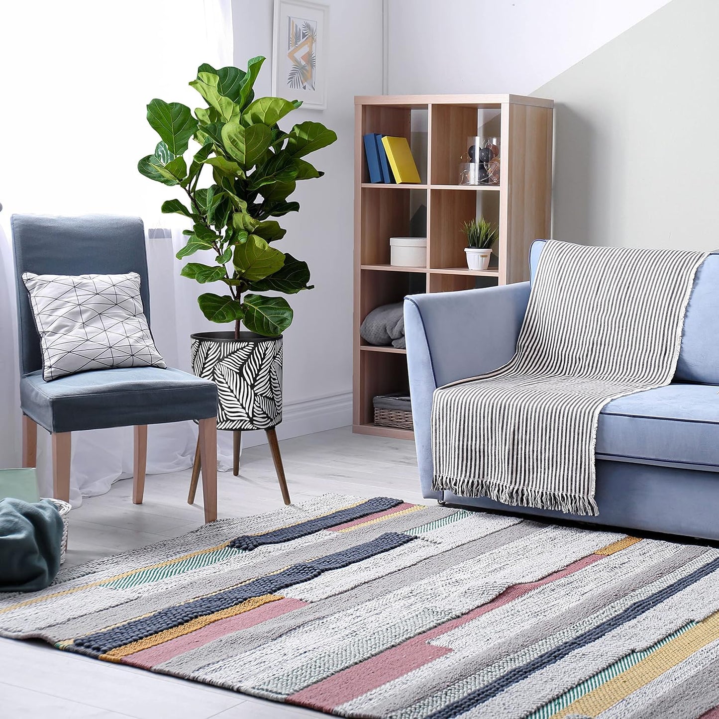 D'vine Dev 12 Inch Planter Pot with Stand, Mid-Century Tall Plant Pot with Legs for Indoor Plants, Large, White/Grey, 88-L-C-7